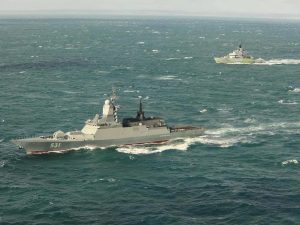 корвет РФ отогнал корабль ФРГ от танкера