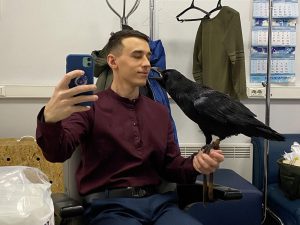 Брат хозяина ворона Гоши заявил о суициде блогера