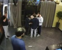 Драка члена сборной России по вольной борьбе с охранниками попала на видео