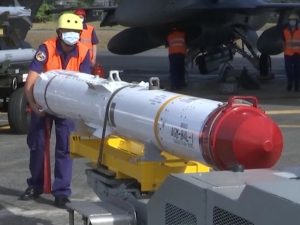 В КНР впервые показали кадры имитации нанесения ядерного авиаудара