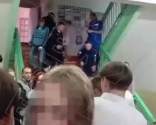 В Канске школьница распылила баллончик и напала с ножом на учительницу