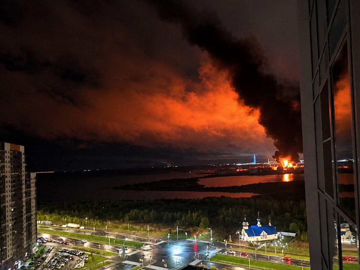 Взрывы в Ленобласти: 126 БПЛА атаковали нефтетерминал в Петербурге и дата-центр VK — есть погибший и раненые Взрывы в Ленобласти: 126 БПЛА атаковали нефтетерминал в Петербурге и дата-центр VK — есть погибший и раненые