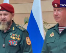 Глава Росгвардии вручил Рамзану Кадырову погоны генерала армии