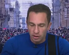 Политолог Кынев рассказал в суде о полученном при задержании двойном переломе